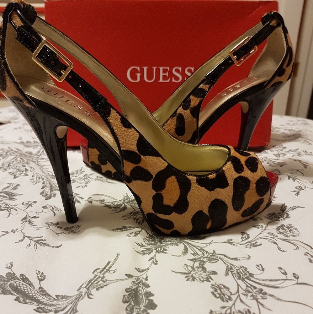 GUESS Leapord print pumps